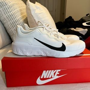 Like New Nike Explore Strada’s